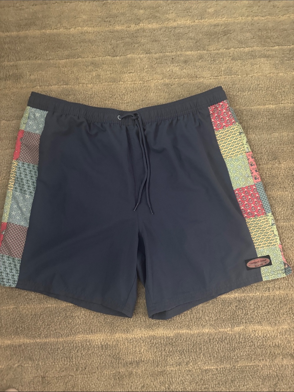 Vineyard Vines Men's Size XL Blue & Multi Patchwork Swim Trunks & Travel Pouch